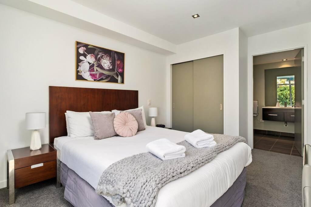 Toru - Eclectic Apartment With Delightful Lake Views Distretto di Distretto di Queenstown Esterno foto