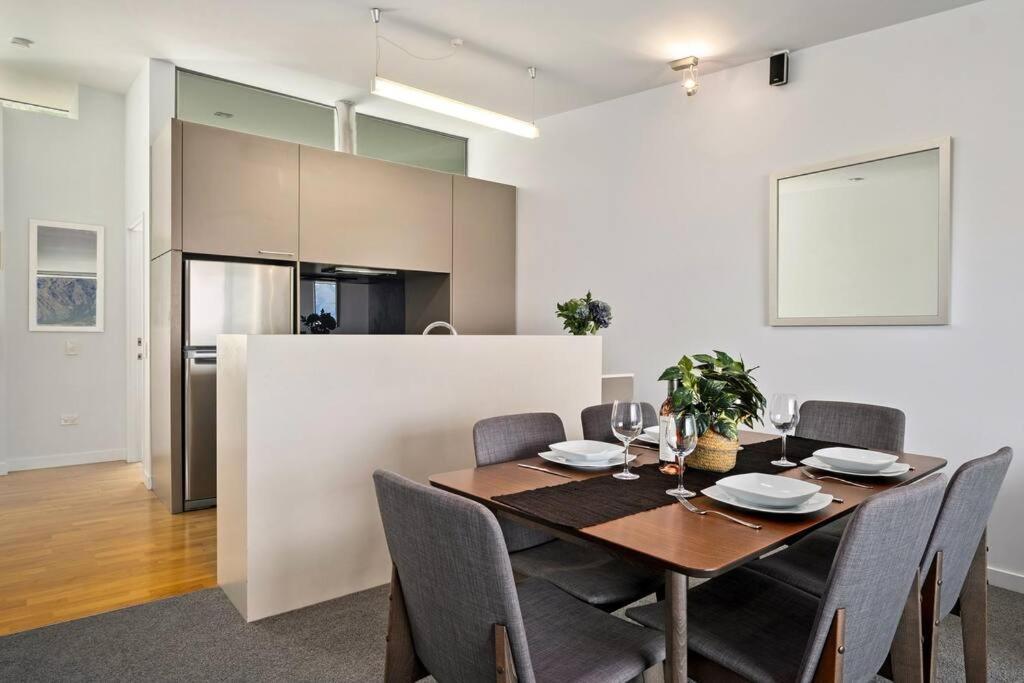 Toru - Eclectic Apartment With Delightful Lake Views Distretto di Distretto di Queenstown Esterno foto