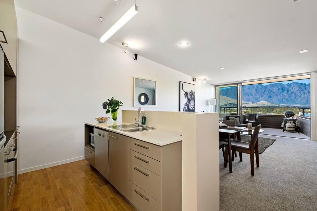 Toru - Eclectic Apartment With Delightful Lake Views Distretto di Distretto di Queenstown Esterno foto