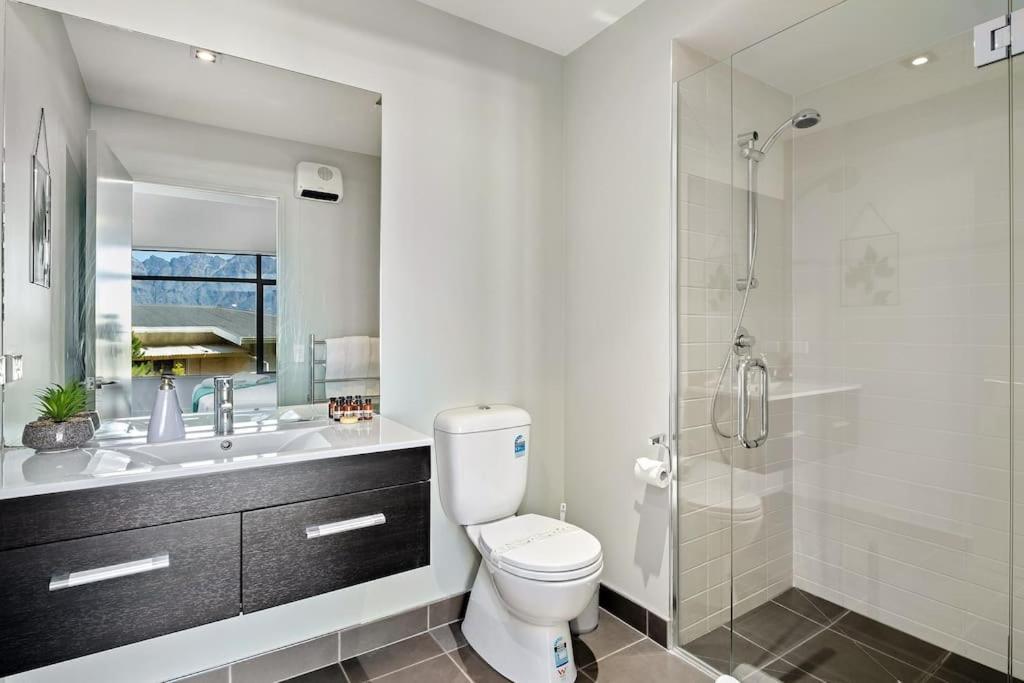 Toru - Eclectic Apartment With Delightful Lake Views Distretto di Distretto di Queenstown Esterno foto